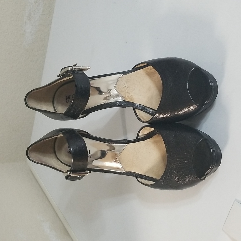 MICHAEL KORS Black high heels